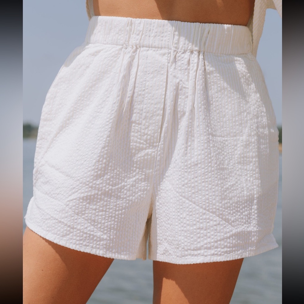 Daily Drills seersucker resort shorts- light yellow/white stripe. New with tags!